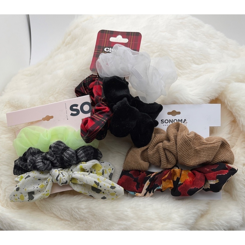 NWT 8 Hair Scrunchies